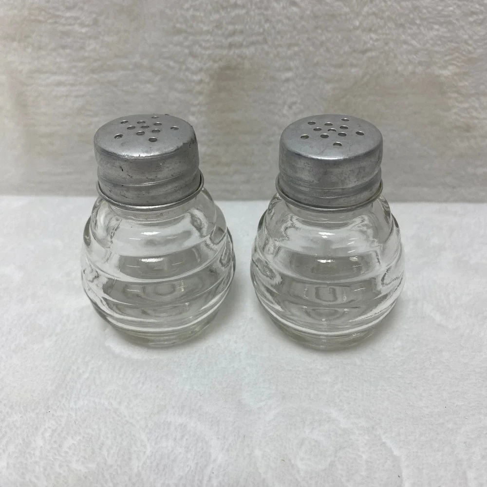 VTG Beehive Ribbed Salt & Pepper Shakers Aluminum Tops Art Deco Farmhouse Boho